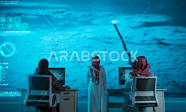 رحلة عربيه سعوديه الى الفضاء الخارجي ،خلفية شاشات حديثه ،صورة من الخلف لفريق عمل يقوم بمراقبة لحظة انطلاق المكوك الفضائي من السعوديه ، مركز مراقبة رحلات الفضاء, وقت انطلاق السفينة الفضائية، رؤية 2030