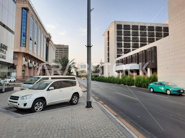 التطور العمراني التجاري والسكني في المملكة العربية السعودية, شارع المدينة المنورة و أحياء جدة الجديدة,  طرق و شوارع اسفلتيه معبدة في جده.