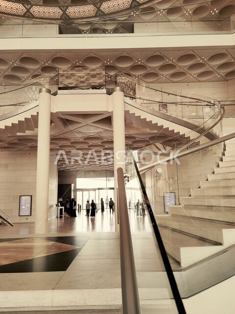  الفن الهندسي المعماري و الديكور الداخلي للمتحف الإسلامي للفنون الداخلية في العاصمة القطرية الدوحة, المؤسسات الرائدة في العالم للفن الإسلامي، البهو الداخلي للمتحف, أولى مشاريع متاحف قطر.