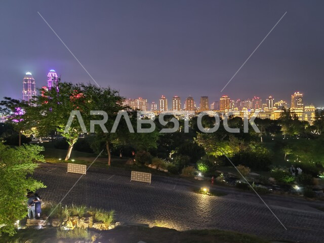 إطلالة مطعم بيت التلة في الليل في  الدوحة في قطر, المطاعم و أماكن الترفيه في قطر, الطبيعة و الأشجار و المناظر الطبيعية, الابراج و المباني السكنية  في قطر.