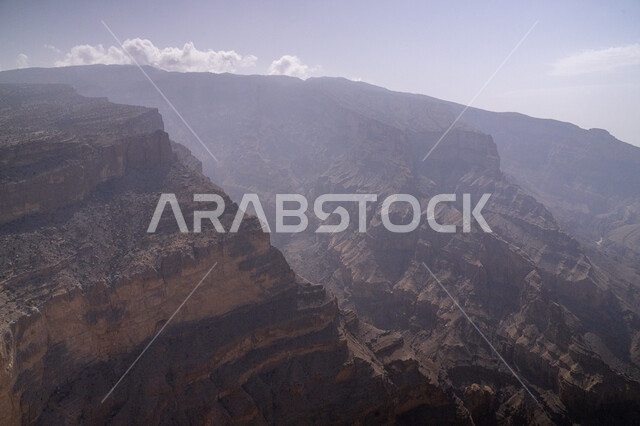  معالم تاريخيه اثرية, المرتفعات الجبلية والتكوينات الصخرية الطبيعية في سلطنة عمان ,جبل شمس  شمال غرب عمان, أماكن سياحيه مشهورة, خلفية الطبيعه