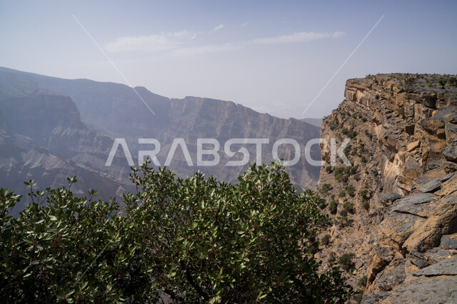 المرتفعات الجبلية والتكوينات الصخرية الطبيعية في سلطنة عمان ,جبل شمس  شمال غرب عمان, معالم تاريخيه اثرية, أماكن سياحيه مشهورة, خلفية الطبيعه