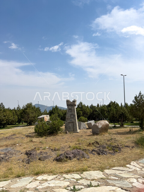 البيئة الطبيعية في الباحة، تمثال حجري في حديقة الأمير مشاري في المملكة العربية السعودية، أماكن ومنتزهات خضراء سياحية في الباحة، الحدائق العامة في مدينة الرياض.