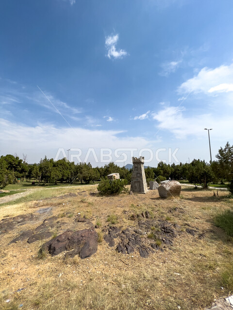 البيئة الطبيعية في الباحة، تمثال حجري في حديقة الأمير مشاري في المملكة العربية السعودية، أماكن ومنتزهات خضراء سياحية في الباحة، الحدائق العامة في مدينة الرياض.