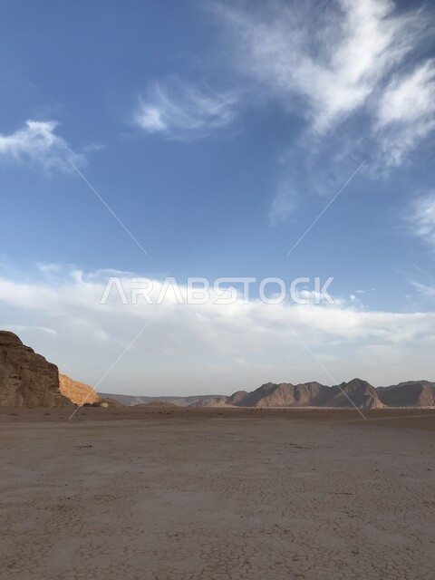 الصحراء العربية في المملكة العربية السعودية, الكثبان الرملية في البيئة الصحراوية, الرمال الذهبية الناعمة, خلفية الطبيعه الصحراوية .