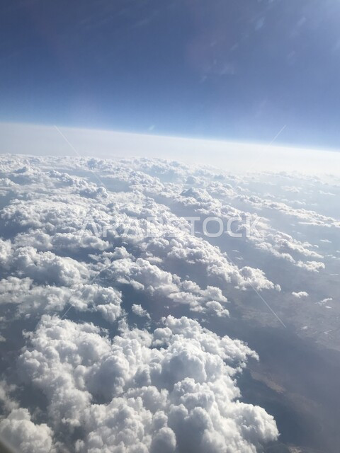 صورة مقربة لغيوم تراكميه, السماء المليئة بالسحب البيضاء، مناظر طبيعية في سماء السعودية ، الطبيعة في المملكة العربية السعودية 