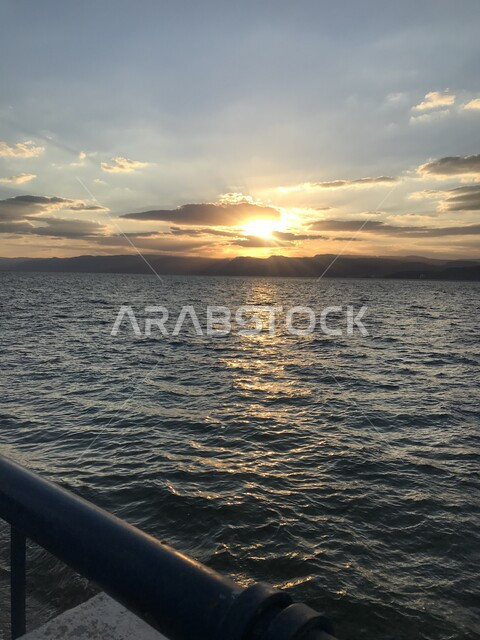 المناظر البحرية الهادئة الطبيعيه في المملكة العربيه السعودية,  غروب الشمس على شاطئ البحر، سيلوليت, خلفية الطبيعه .