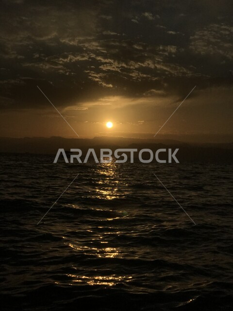 المناظر الطبيعيه البحرية الهادئة في المملكة العربيه السعودية,  غروب الشمس على شاطئ البحر، سيلوليت, خلفية الطبيعه .