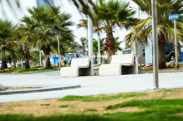 كورنيش الحمراء و الواجهة البحرية في مدينة جدة في المملكة العربية السعودية, معالم و مناطق سياحية مشهورة، المناظر الطبيعيه و الأشجار والأماكن الترفيهية في جده، الاطلالة الساحلية للبحر الاحمر.