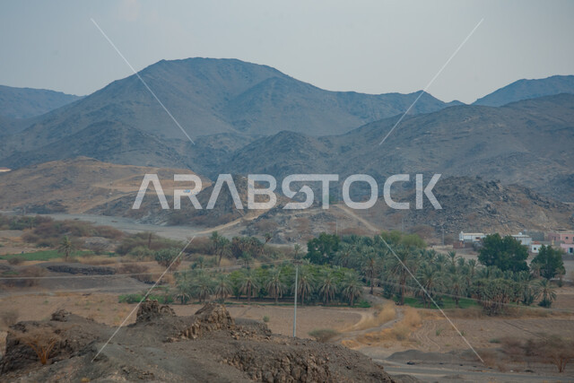 القمم والمرتفعات الجبلية ، التشجير وزراعة النخيل، الحجارة الصخرية و التلال والهضاب في المناطق الجبلية, المناظر الصحراويه والطبيعه الجبليه في المملكة العربية السعودية, خلفية الطبيعه .