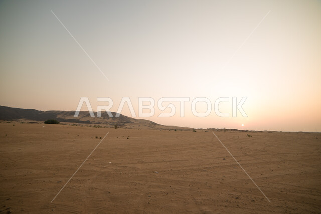منظر  غروب الشمس في المناطق الجبلية, المناظر الصحراويه والطبيعه الجبليه والكثبان الرمليه و الحجارة الصخرية و التلال   في المملكة العربية السعودية، خلفية الطبيعه