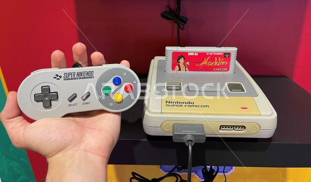 سوبر نينتيندو مشغل ألعاب بالبطاقات، ذكريات من الماضي، أجهزة الألعاب الإلكترونية القديمة، التحديات و المنافسات و اللعب مع الأصدقاء و العائلة، أجهزة لعب نينتيندو، جيمز شبابية ترفيهية منزلية، ممارسة الأنشطة العائلية المسلية