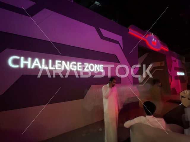 منطقة التحديات (تشالنج زون) في بوليفارد الرياض سيتي بموسم الجيمرز ٨، أجهزة وألعاب عائلية وأنشطة ترفيهيه مسلية، أماكن سياحية مشهورة في المملكة العربية السعودية، التحديات والمنافسات واللعب مع الأصدقاء والعائله، جيمز شبابيه ممتعه، جذب السياح إلى السعودية