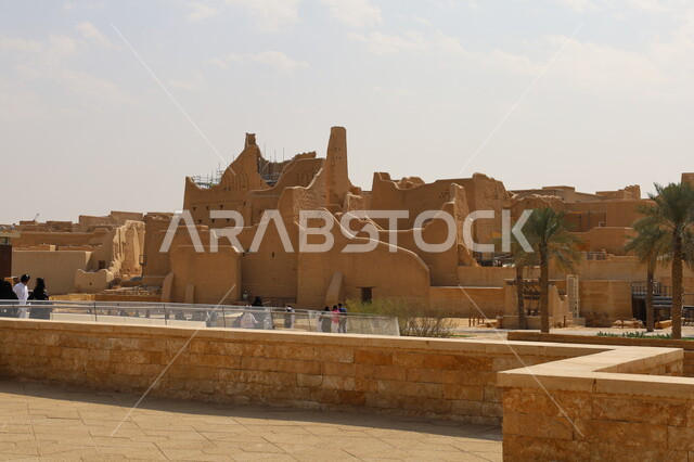 أماكن السياحة التراثية في السعودية، المباني والبيوت الأثرية الطينية في الدرعية القديمة بمدينة الرياض، الفن الهندسي المعماري القديم لأسوار قصر سلوى في البجيري في حي الطريف، معالم أثرية تاريخية قديمة، تأسيس الدولة السعودية الأولى 1727م
