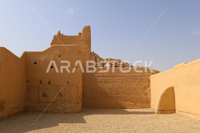 الفن الهندسي المعماري القديم لأسوار قصر سلوى في البجيري بمدينة الرياض، المباني الأثرية والبيوت الطينية في حي الطريف في الدرعية القديمة، معالم أثرية تاريخية قديمة، تأسيس الدولة السعودية الأولى 1727م، أماكن السياحة التراثية في السعودية