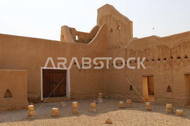 تأسيس الدولة السعودية الأولى 1727م، المباني والبيوت الأثرية الطينية في الدرعية القديمة بمدينة الرياض، الفن الهندسي المعماري القديم لأسوار قصر سلوى في البجيري في حي الطريف، معالم أثرية تاريخية قديمة، أماكن السياحة التراثية في السعودية