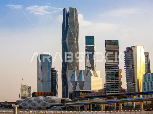 الفن الهندسي المعماري للأبراج وناطحات السحاب في المملكة العربية السعودية في وضح النهار، مركز الملك عبد الله المالي (كافد) في مدينة الرياض، الأبراج المالية والإقتصادية، معالم الرياض المشهورة