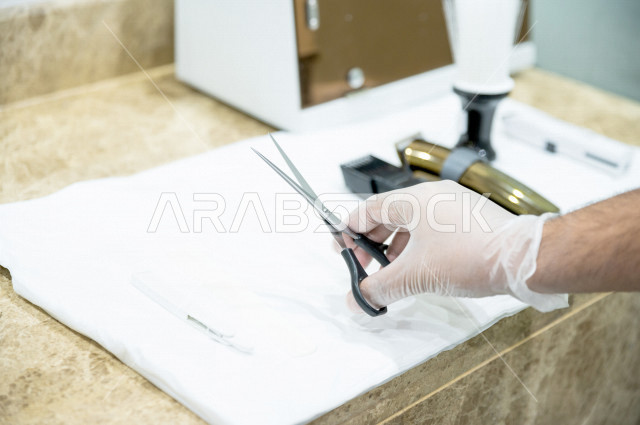 مجموعة من الأدوات و التقنيات الخاصة بالحلاقة ، صالون حلاقة رجالي ، العناية بالمظهر الخارجي