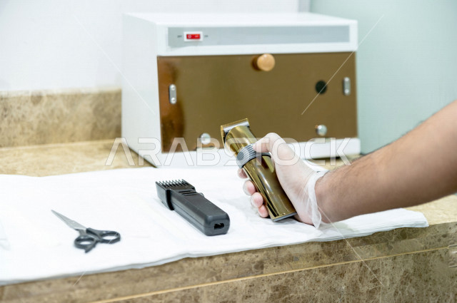 مجموعة من الأدوات و التقنيات الخاصة بالحلاقة ، صالون حلاقة رجالي ، العناية بالمظهر الخارجي