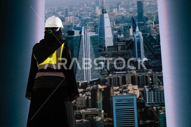 مشاريع إعمارية سعودية وطنية, صورة من الخلف لمهندسة عربية سعودية خليجية ترتدي الخوذة وسترة الحماية وتقف امام أبراج الرياض, بناء الوطن بسواعد أبنائه ومهندسيه, التطور العمراني المتميز للرياض , مهندسين المملكة العربية السعودية