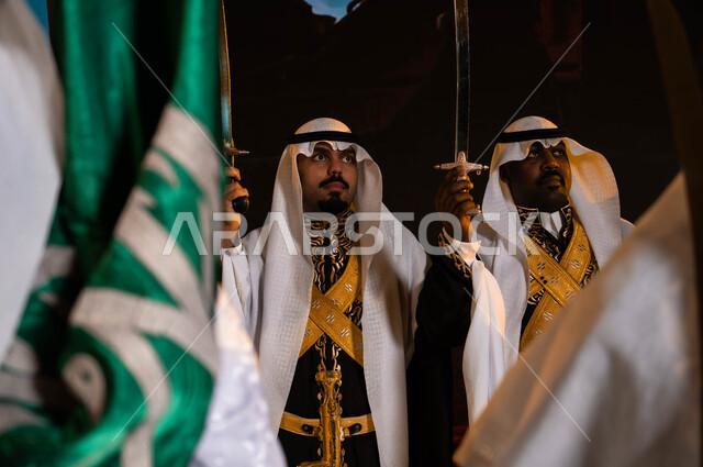 تعزيز الهويه الوطنية والنظر إلى شيء ما، احتفالات ومناسبات وطنية تقليدية 8 ربيع الأول، صورة مقربه لفرقة العرضة الحجازية والأهازيج، الفلكلور الشعبي السعودي، ارتداء الدقلة والفرميلة التراثية، يوم العلم السعودي 11 مارس، الاحتفال بذكرى اليوم الوطني لتوحيد المملكة