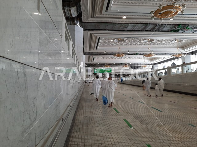 معالم وأماكن دينية إسلامية مقدسة، السعي بين الصفا والمروة، الحجاج والمعتمرين في المسعي في مكة المكرمة في المملكة العربية السعودية، اداء مناسك الحج والعمرة، العبادة والتقرب الى الله