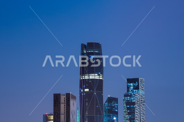الفن الهندسي المعماري للأبراج المالية والمنشآت الاقتصادية المضيئة ليلا في مدينة الرياض، مركز الملك عبد الله المالي (كافد)، النمو والتطور العمراني للأبراج وناطحات السحاب في المملكة العربية السعودية، معالم الرياض المشهورة