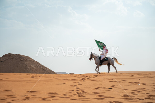 إظهار مشاعر الاعتزاز بالوطن، فارس عربي خليجي سعودي يركب فرس عربي أصيل، رفع علم المملكة في يوم العلم السعودي 11 مارس، ذكرى اليوم الوطني لتوحيد السعودية  23 سبتمبر، هواية ركوب الخيل وشغف الفروسية، نشر حب الخيل بين ابناء الوطن