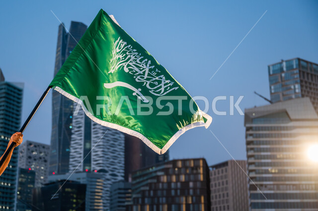 تعزيز مفهوم الوحدة الوطنية, رفع العلم السعودي في السماء بفخر واعتزاز, صورة مقربة لراية التوحيد والإسلام في مركز الملك عبدالله المالي, المشاركة بذكرى العيد الوطني  23 سبتمبر, الاحتفال بيوم العلم السعودي 11مارس