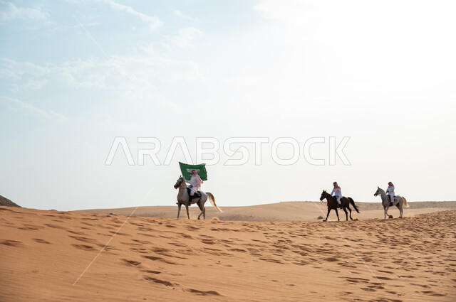 الاحتفال بذكرى اليوم الوطني، مكانة الفرس في قلوب أبناء المملكة، العيد الوطني23 سبتمبر،  إحياء يوم العلم السعودي 11 مارس، فرسان عرب خليجيون سعوديون يتجلون على ظهر الاحصنة في الصحراء ويرفعون علم المملكة في وضح النهار، ارتباط الخيل بالتاريخ السعودي