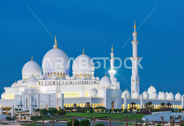 مسجد الشيخ زايد بن سلطان آل نهيان في امارة ابو ظبي في الامارات العربية المتحدة، الفن الهندسي المعماري الاسلامي، اماكن ومعالم اسلامية مقدسة مشهورة, اسلاميات وعبادة, التقرب الى الله, خلفية اسلامية