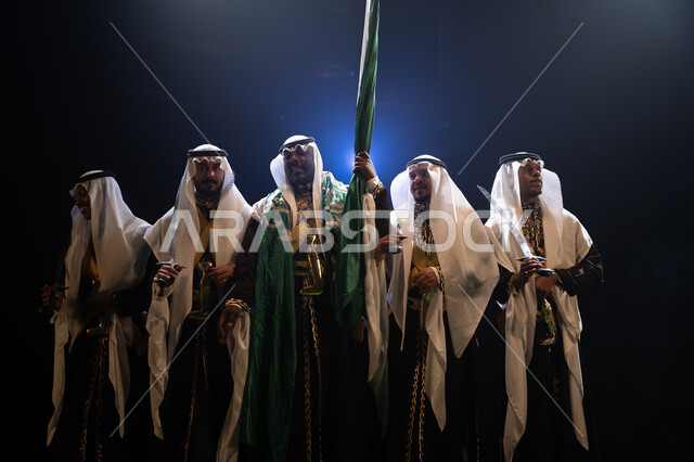 الاحتفال بيوم العلم 11 مارس, أهازيج واحتفالات في المناسبات والأعياد السعودية، الرقص الشعبي بالسيوف في العرضة النجدية، ارتداء زي الدقلة والفرميلة الشعبية، فرقة عروض الفلكلور التراثي في العيد الوطني في 23 سبتمبر, تعزيز مفهوم الوحدة الوطنية