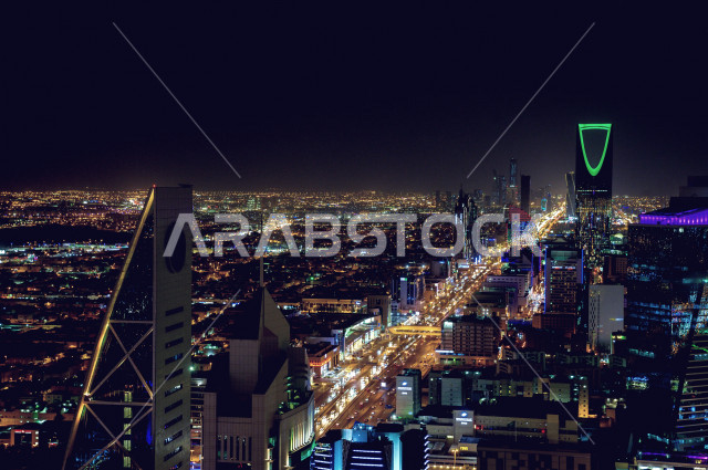 احتفالات اليوم الوطني في مدينة الرياض, المملكة العربية السعودية, لقطة جوية لمدينة الرياض, برج المملكة, أفق برج المملكة في اليوم الوطني, موسم الرياض, اليوم الوطني السعودي, أبراج الرياض