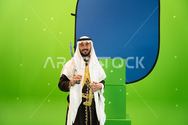 الرقص الشعبي في المناسبات الوطنيه والاعياد، استخدام السيف بحركات منتظمه في العرضة السعوديه ،ذكرى اليوم الوطني السعودي في 23 سبتمبر، ايماءات الضحك والسرور ، الغناء والقاء القصائد الحماسيه والشعر السعودي، خلفية خضراء وزرقاء، كروما