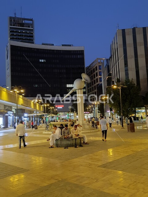 المعالم الأثرية في البلد التاريخي في مدينة جدة، تصوير ليلي للأسواق والمحلات التجارية في منطقة البلد التجارية في جدة، المباني والمنشاءات التاريخية، اماكن ومعالم اثرية قديمة في السعودية