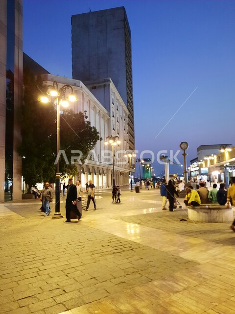 المباني والمنشاءات التاريخية، تصوير ليلي للأسواق والمحلات التجارية في منطقة البلد التجارية في جدة، المعالم الأثرية في البلد التاريخي في مدينة جدة، اماكن ومعالم اثرية قديمة في السعودية
