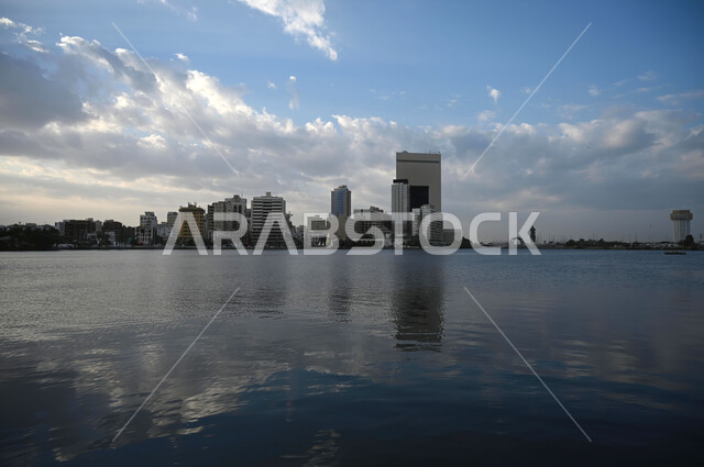 الفن الهندسي المعماري للأبراج المطلة على بحيرة الأربعين في جدة البلد، المباني والمنشآت على الواجهة البحرية في مدينة جدة القديمة، معالم وأماكن تاريخية سياحية في السعودية