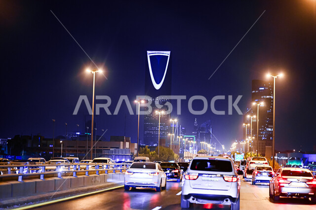 الفن الهندسي المعماري لبرج المملكة المضيء ليلا، الحركة المرورية للسيارات في طرق وشوارع الرياض، النمو والتطور العمراني في السعودية، معالم مدينة الرياض المشهورة