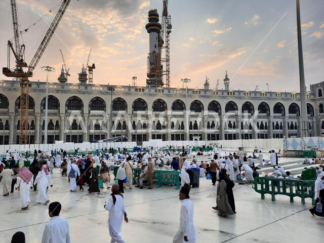 Islamic gatherings from all over the world to perform acts of worship and draw closer to God, pilgrims and performers of Umrah in the outer courtyard of the Holy House of God, architectural art of sacred religious places, religious notes and atmosphere in the Kingdom of Saudi Arabia