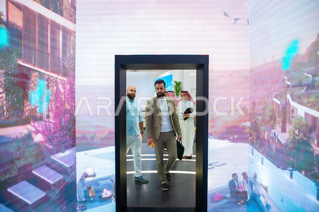 تجربة الدخول لبوابة عالم من الفرص في 12 مدينة داخل معرض سيتي سكيب العالمي، الابتكارات المستقبلية في البنية التحتية للمدن الذكية، مركز الرياض للمعارض في بلدة ملهم في السعودية، رؤية سعودية مستقبلية 2030، الاستدامة والتخطيط المعماري لقطاع العقارات