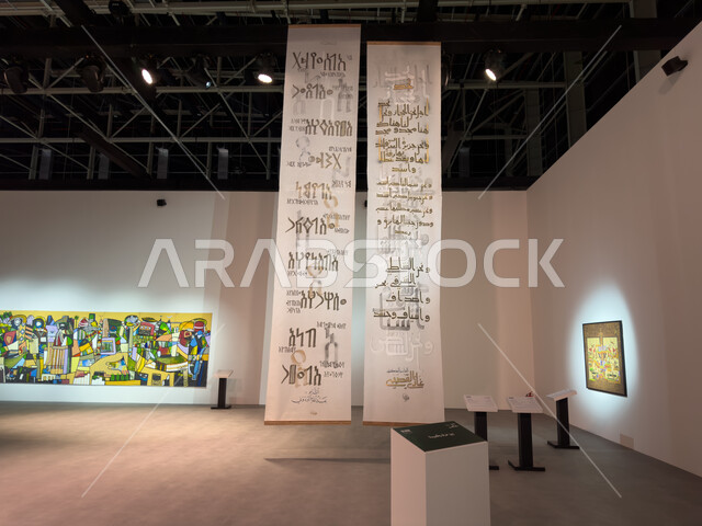 مخطوطات الشعر التراثي والخط العربي في قسم بين جسور الفن, معرض بين ثقافتين في محافظة الدرعية, تعزيز جسور الترابط  الحضاري بين المملكة واليمن, الأعمال الفنية المعبرة عن ترابط تاريخ البلدين, الفخر بالهوية اليمنية والسعودية