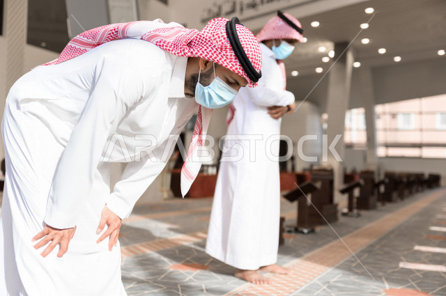 Performing the obligatory prayer inside the mosque, the congregation prayed for two Saudi men wearing the muzzle, keeping the distance between them, adhering to preventive measures, worshiping and getting close to God