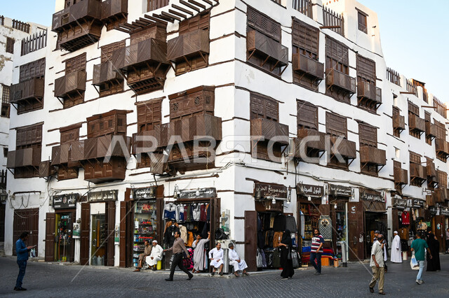 الشوارع و الطرقات في المدينة التاريخية في جدة, التصميم المعماري العربي القديم للأحياء الشعبيه, أماكن سياحية في المملكة العربية السعودية, المباني الأثريه والنوافذ القديمة في البلد الأثري, الرواشن الخشبيه في البناء المعماري السعودي