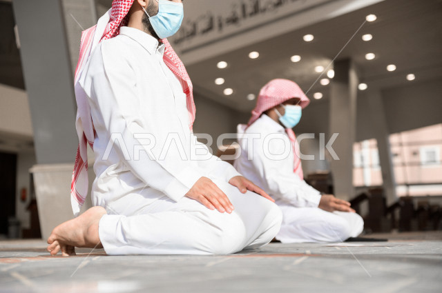 Performing the obligatory prayer inside the mosque, the congregation prayed for two Saudi men wearing the muzzle, keeping the distance between them, adhering to preventive measures, worshiping and getting close to God