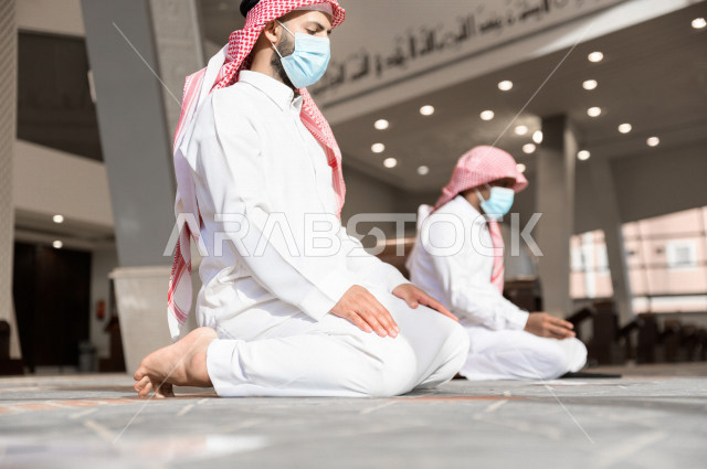 Performing the obligatory prayer inside the mosque, the congregation prayed for two Saudi men wearing the muzzle, keeping the distance between them, adhering to preventive measures, worshiping and getting close to God