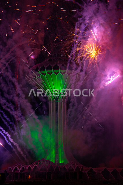 أنشطة وفعاليات ترفيهيه في المملكة العربية السعودية, الاحتفال بالعيد الوطني السعودي في 23 سبتمبر, صورة مقربة لعرض الألعاب والمفرقعات النارية على كورنيش الخبر, الفن الهندسي المعماري لبرج المياه على ساحل البحر الأحمر, معالم سياحية مشهورة