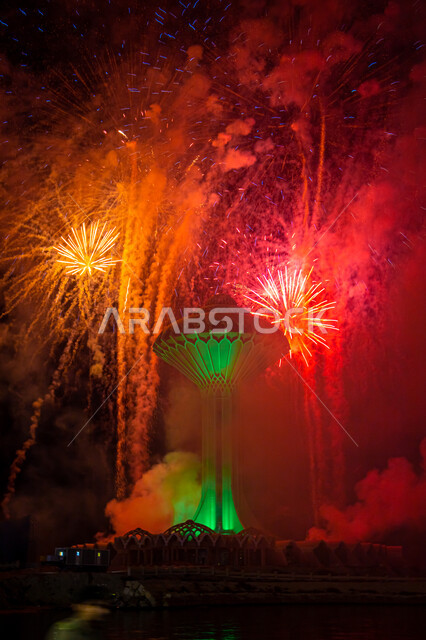 معالم سياحية سعودية في وقت الليل, ذكرى اليوم الوطني السعودي في 23 سبتمبر, يوم المجد والعزة والكرامة, الاحتفال بالأعياد والمناسبات بالألعاب والمفرقعات النارية في كورنيش الخبر, الفن الهندسي المعماري لبرج المياه على ساحل البحر الأحمر, أنشطة ترفيهية ممتعه