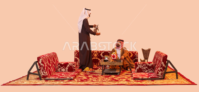 رحلة تخييم في الصحراء، بورتريه لرجل عربي خليجي سعودي يقوم بتقديم القهوة الساخنة، عادات وتقاليد سعودية اصيلة في حسن الضيافه والكرم، استنشاق الهواء النقي والنظيف خلال الكشتة البرية، أنشطة شبابية في السعودية، خلفية بيج