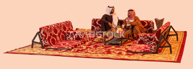 الدفء والراحة من خلال تقديم القهوة العربية، بورتريه لشباب عرب سعوديين خليجيين يستمتعون بشرب القهوة السعودية في جلسة برية، ايماءات وجه تدل على البشاشة والترحيب بالضيف، استنشاق الهواء النقي والنظيف خلال الكشتة البدوية، خلفية بيج