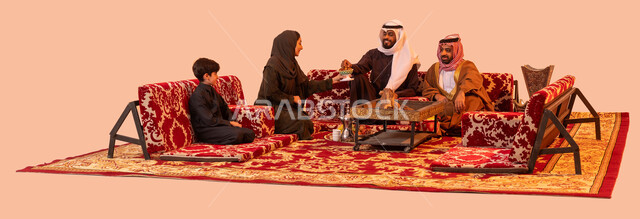 الرحلات السياحية الترفيهية، جلسة وناسة وتسامر بين أفراد الأسرة، وجبات ذات قيمة غذائية عالية،  العادات والتقاليد العريقة في إكرام الضيف، إيماءات البشاشة والترحيب، بورتريه لإمرأة عربية خليجية سعودية تقوم بتقديم التمر في كشتة عائلية خارجية، خلفية بيج.